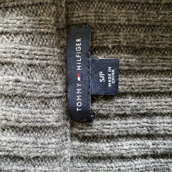 Tommy Hilfiger faux fur front sweater - Picture 4 of 6